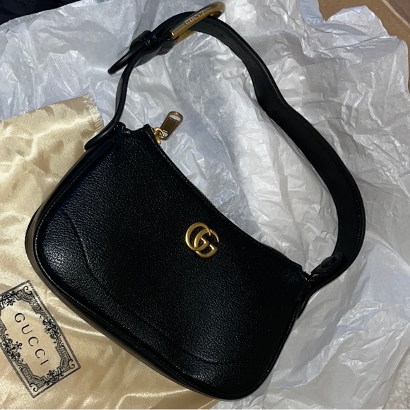 Gucci Black Leather Shoulder Bag with Gold Buckle - Picture 7 of 12